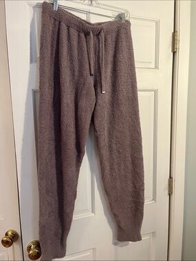 cupcakes & cashmere Men's Plush Joggers in Misty Taupe